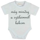 Rövid ujjú "még mindig a szüleimnél lakom" feliratos baba body